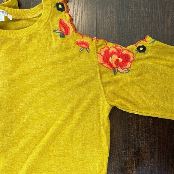 Umgee USA Women’s Small Mustard Yellow Embroidered Floral Long Sleeve Sweater - Picture 2 of 4
